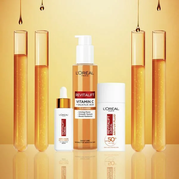 Revitalift clinical vitamin c + salicylic acid cleanser thumbnail 4