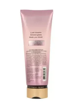 Victoria secret Velvet Petals thumbnail 5