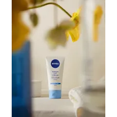 Nivea Moisturizing day cream for normal and combination skin SPF 15 Essential (Day Cream) 50 ml thumbnail 4