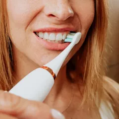 Concept "v" design Sonic toothbrush with travel case Perfect Smile white ZK7010 thumbnail 6