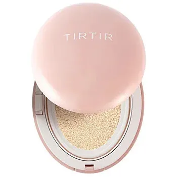 Make-up in a Mask Fit sponge (All Cover Cushion)
